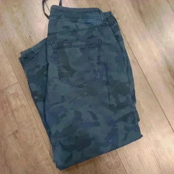 Dkny  capris - Picture 1 of 5